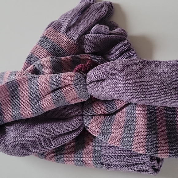 Knit scarf, beanie, and glove set - Picture 7 of 9